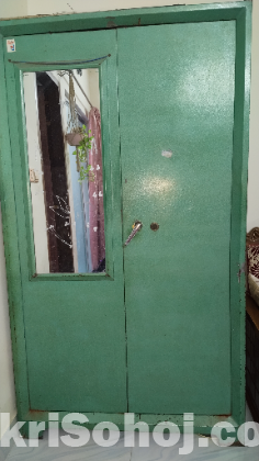 স্টিলের আলমারি